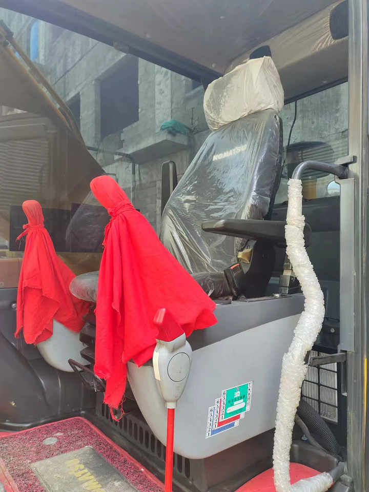 KOMATSU PC200-8N1 - Excavadora de cadenas: foto 4 KOMATSU PC200-8N1 - Excavadora de cadenas: foto 4