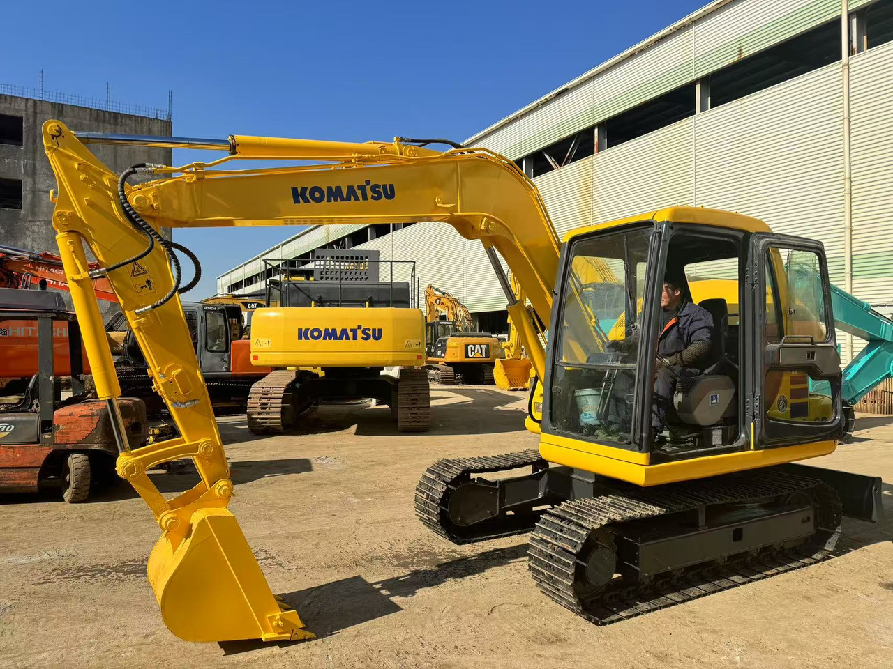 KOMATSU PC60-7 - Excavadora de cadenas: foto 1 KOMATSU PC60-7 - Excavadora de cadenas: foto 1