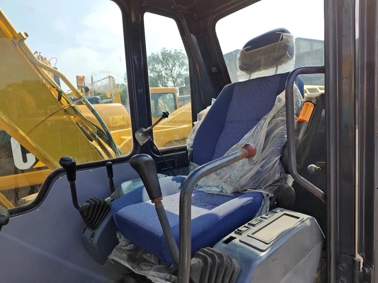 KOMATSU PC60-7 PC56 PC60 - Miniexcavadora: foto 2 KOMATSU PC60-7 PC56 PC60 - Miniexcavadora: foto 2