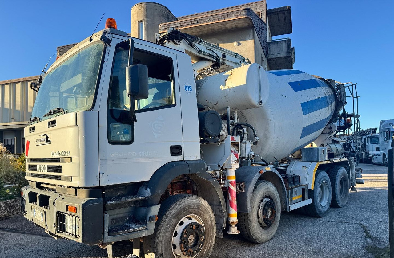 Betonpompa CIFA Iveco Trakker 410E44 - Bomba de hormigón: foto 3 Betonpompa CIFA Iveco Trakker 410E44 - Bomba de hormigón: foto 3