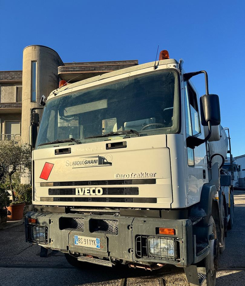 Betonpompa CIFA Iveco Trakker 410E44 - Bomba de hormigón: foto 2 Betonpompa CIFA Iveco Trakker 410E44 - Bomba de hormigón: foto 2
