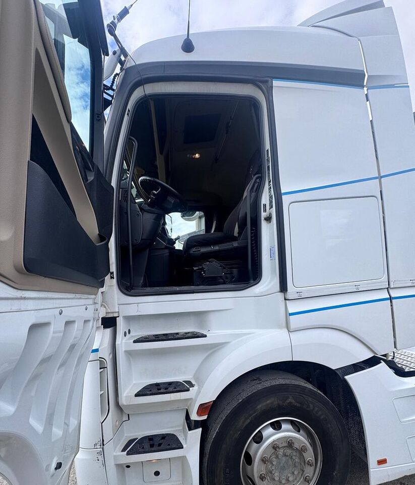 Mercedes Benz Actros 1851 - 2019 - Cabeza tractora: foto 2 Mercedes Benz Actros 1851 - 2019 - Cabeza tractora: foto 2