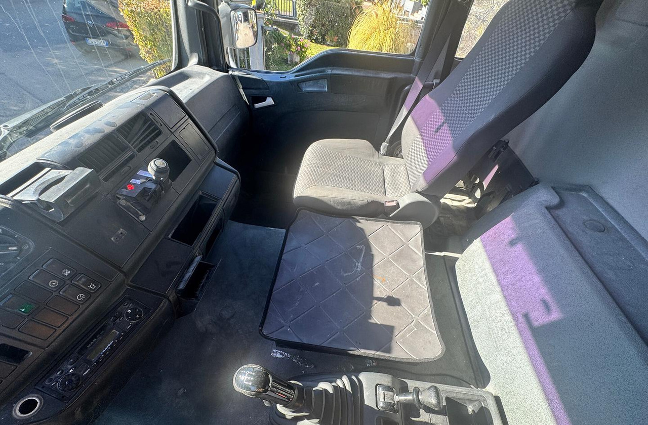 RIBALTABILE MAN TGA 41.480 (8X4) - Volquete camión: foto 5 RIBALTABILE MAN TGA 41.480 (8X4) - Volquete camión: foto 5