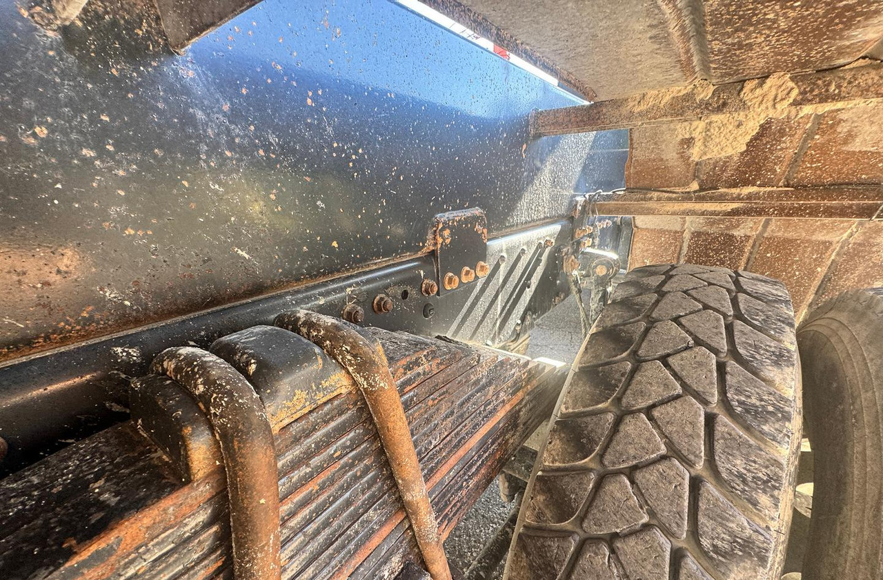 Volquete camión RIBALTABILE MAN TGA 41.480 (8X4): foto 19