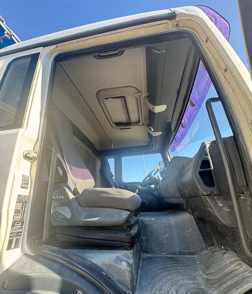 Volquete camión RIBALTABILE MAN TGA 41.480 (8X4): foto 26