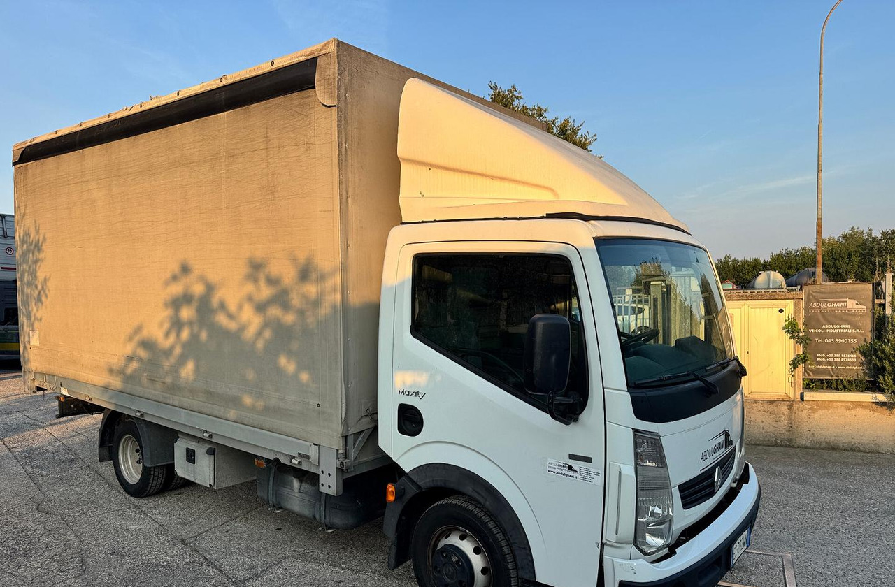 Renault Trucks Maxity 135.35 dxi - Camión lona: foto 3 Renault Trucks Maxity 135.35 dxi - Camión lona: foto 3