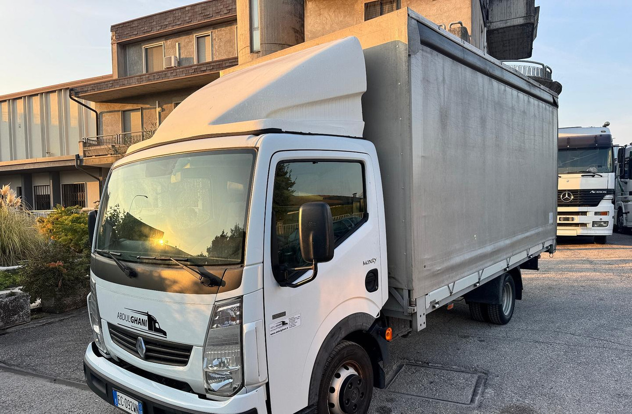 Renault Trucks Maxity 135.35 dxi - Camión lona: foto 2 Renault Trucks Maxity 135.35 dxi - Camión lona: foto 2