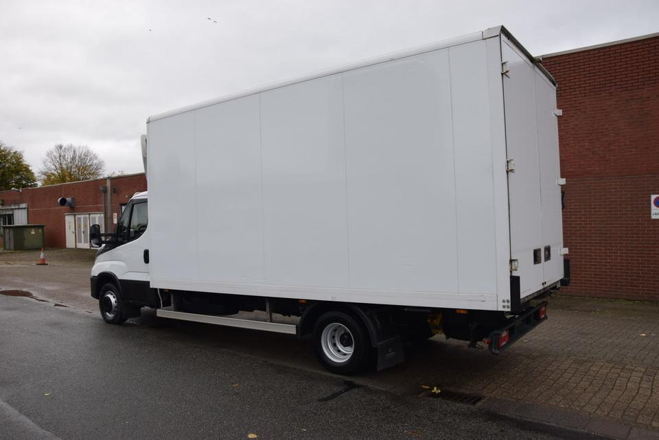 Iveco Daily 72 C18 Automatik Luftfederung Tempomat LED - Furgoneta: foto 4 Iveco Daily 72 C18 Automatik Luftfederung Tempomat LED - Furgoneta: foto 4