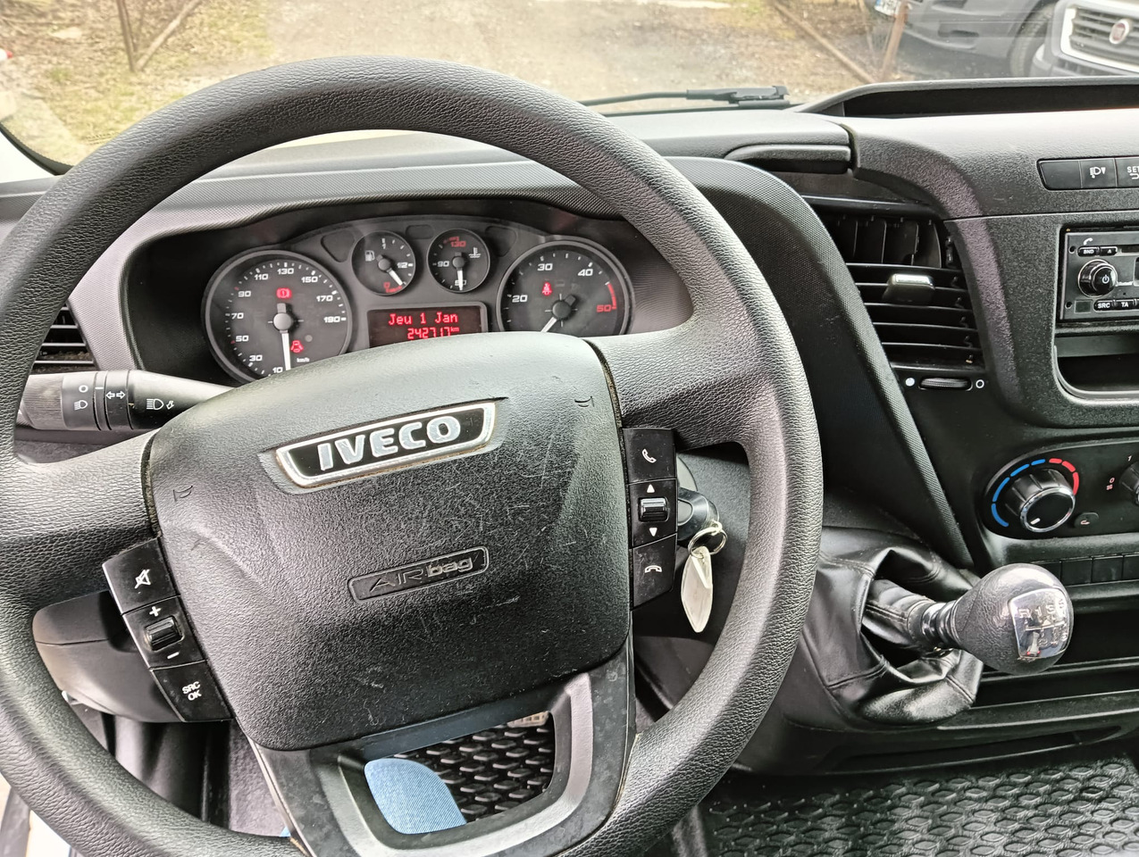 IVECO DAILY 35C14 WYWROTKA KIPER NR 820 - Volquete furgoneta: foto 3 IVECO DAILY 35C14 WYWROTKA KIPER NR 820 - Volquete furgoneta: foto 3