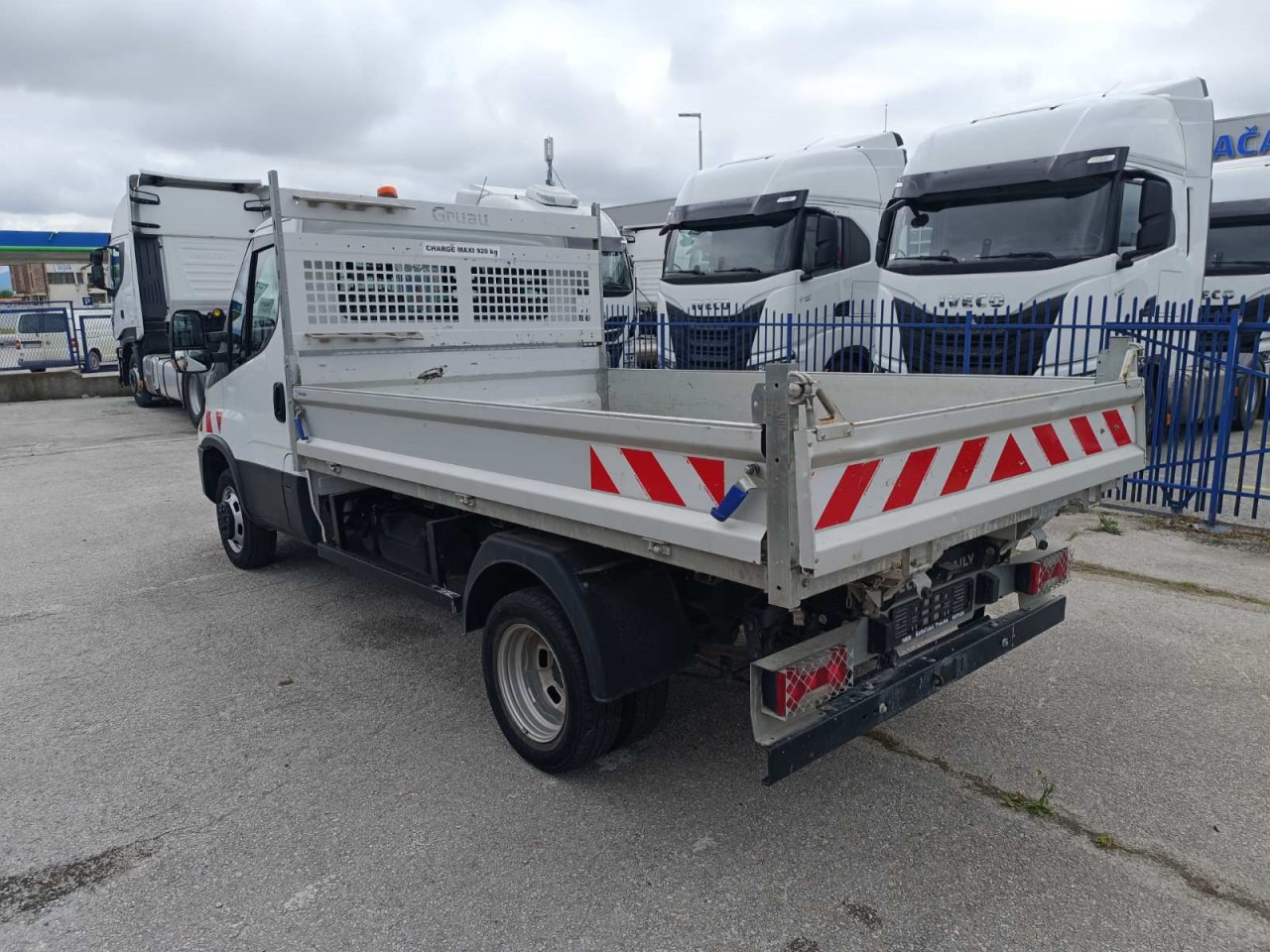 Volquete furgoneta IVECO Daily 35C14: foto 10