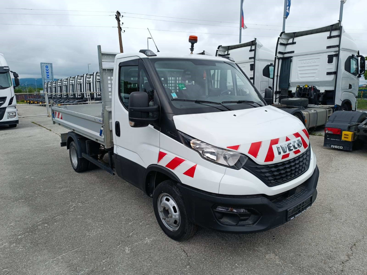 Volquete furgoneta IVECO Daily 35C14: foto 9