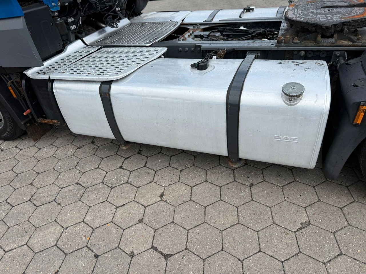 Leasing financiero de  DAF XF 480 Low +Retarter+2xTank leasing DAF XF 480 Low +Retarter+2xTank: foto 19