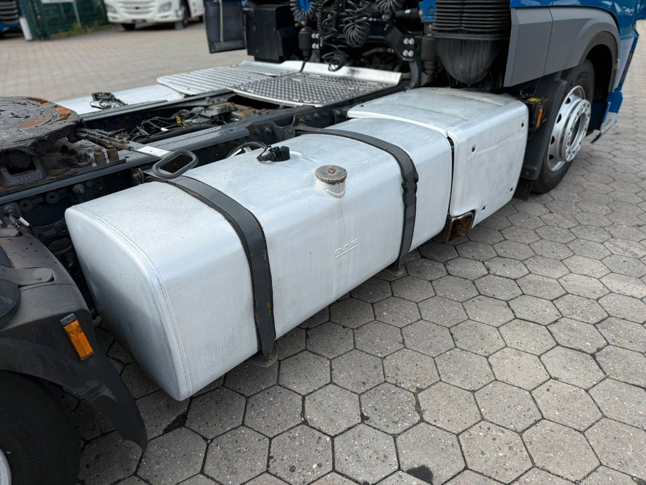 Leasing financiero de  DAF XF 480 Low +Retarter+2xTank leasing DAF XF 480 Low +Retarter+2xTank: foto 17