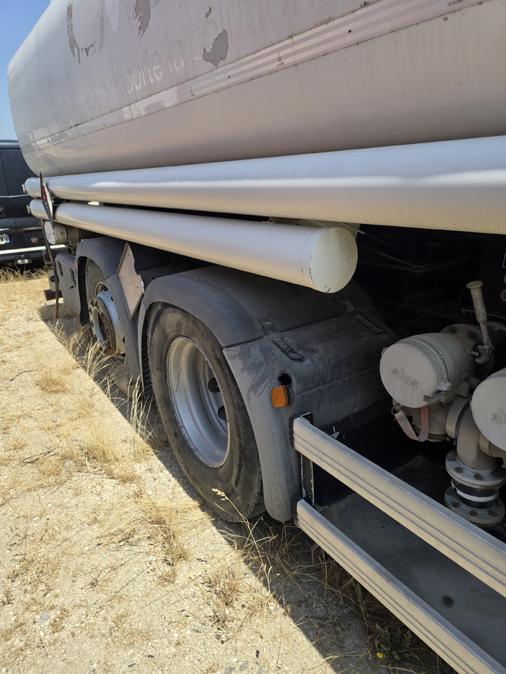 MAN TGA 26-320 - Cisterna camión: foto 4 MAN TGA 26-320 - Cisterna camión: foto 4