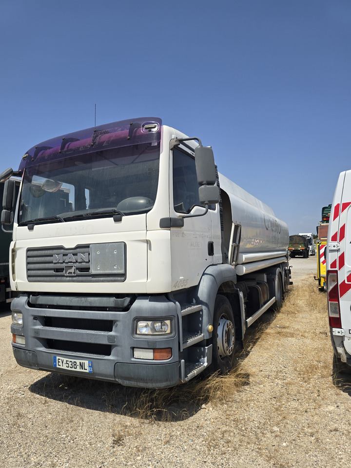 MAN TGA 26-320 - Cisterna camión: foto 1 MAN TGA 26-320 - Cisterna camión: foto 1