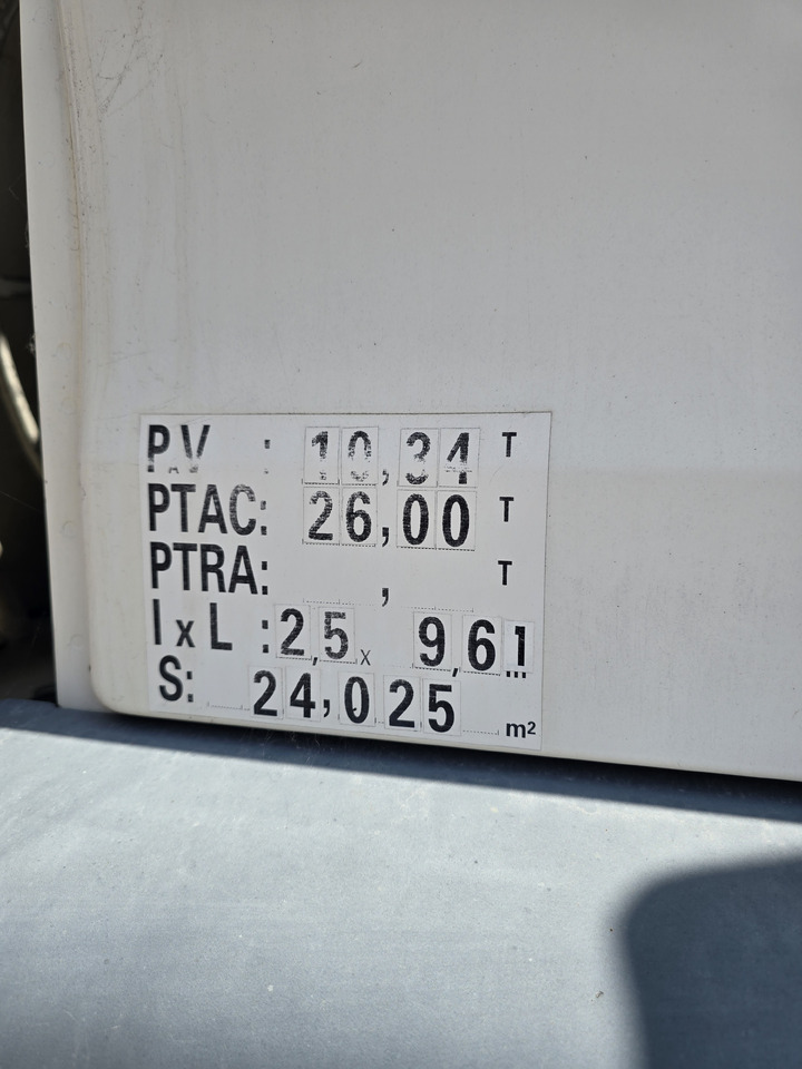 MAN TGA 26-320 - Cisterna camión: foto 2 MAN TGA 26-320 - Cisterna camión: foto 2