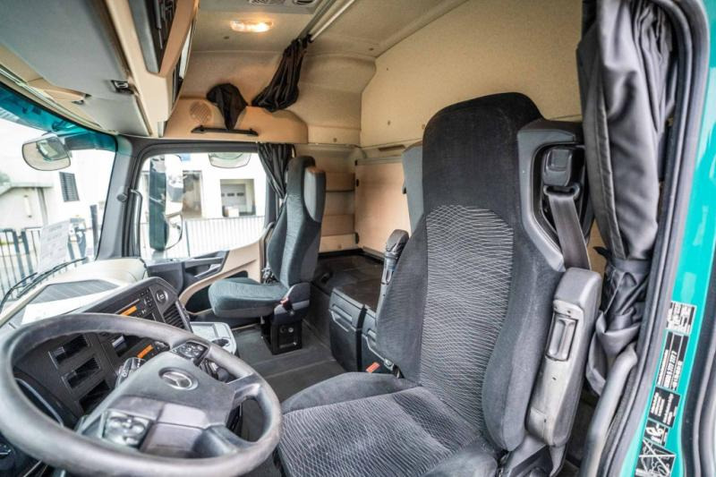 Foto del interior 1: Cabeza tractora Mercedes ACTROS 1845 LS