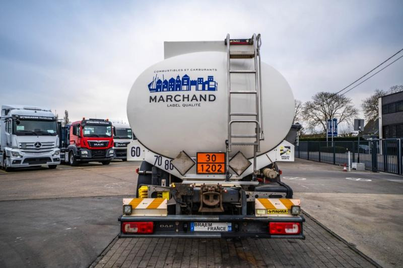 DAF CF 75 360 +ALU MAGYAR 13.500L /4COMP + INTARDER - Cisterna camión: foto 5 DAF CF 75 360 +ALU MAGYAR 13.500L /4COMP + INTARDER - Cisterna camión: foto 5