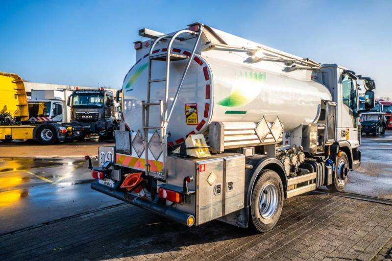 Iveco EURO CARGO 100-220 +CM 5500L + 3 COMP. - Cisterna camión: foto 4 Iveco EURO CARGO 100-220 +CM 5500L + 3 COMP. - Cisterna camión: foto 4