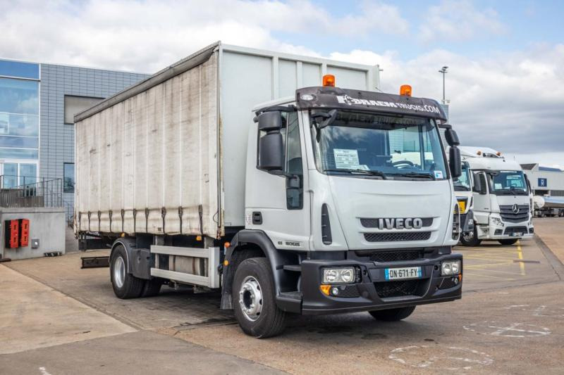 Iveco EUROCARGO 160E25 - Camión lona: foto 2 Iveco EUROCARGO 160E25 - Camión lona: foto 2