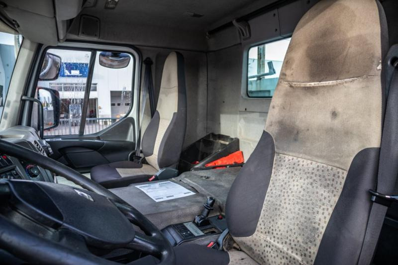 Foto del interior 2: Camión caja abierta, Camión grúa Renault KERAX 380 DXI+E5+PK18TM/3EXT