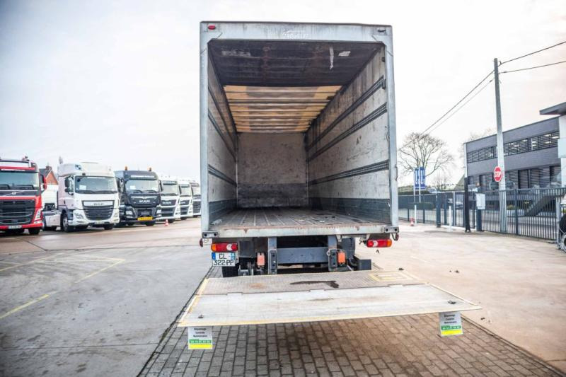 Renault MIDLUM 270 DXI (18t.)+DHOLLANDIA 2T. - Camión caja cerrada: foto 4 Renault MIDLUM 270 DXI (18t.)+DHOLLANDIA 2T. - Camión caja cerrada: foto 4