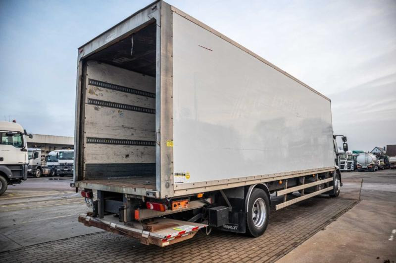 Renault MIDLUM 270 DXI (18t.)+DHOLLANDIA 2T. - Camión caja cerrada: foto 3 Renault MIDLUM 270 DXI (18t.)+DHOLLANDIA 2T. - Camión caja cerrada: foto 3
