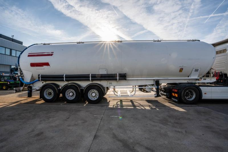 SPITZER SILO SK2458 CAL 60m3 - Semirremolque silo: foto 3 SPITZER SILO SK2458 CAL 60m3 - Semirremolque silo: foto 3