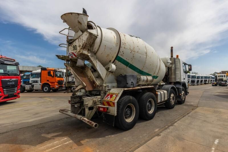 Volvo FM12 380+MANUAL+BIG AXLES+LIEBHERR - Camión hormigonera: foto 4 Volvo FM12 380+MANUAL+BIG AXLES+LIEBHERR - Camión hormigonera: foto 4