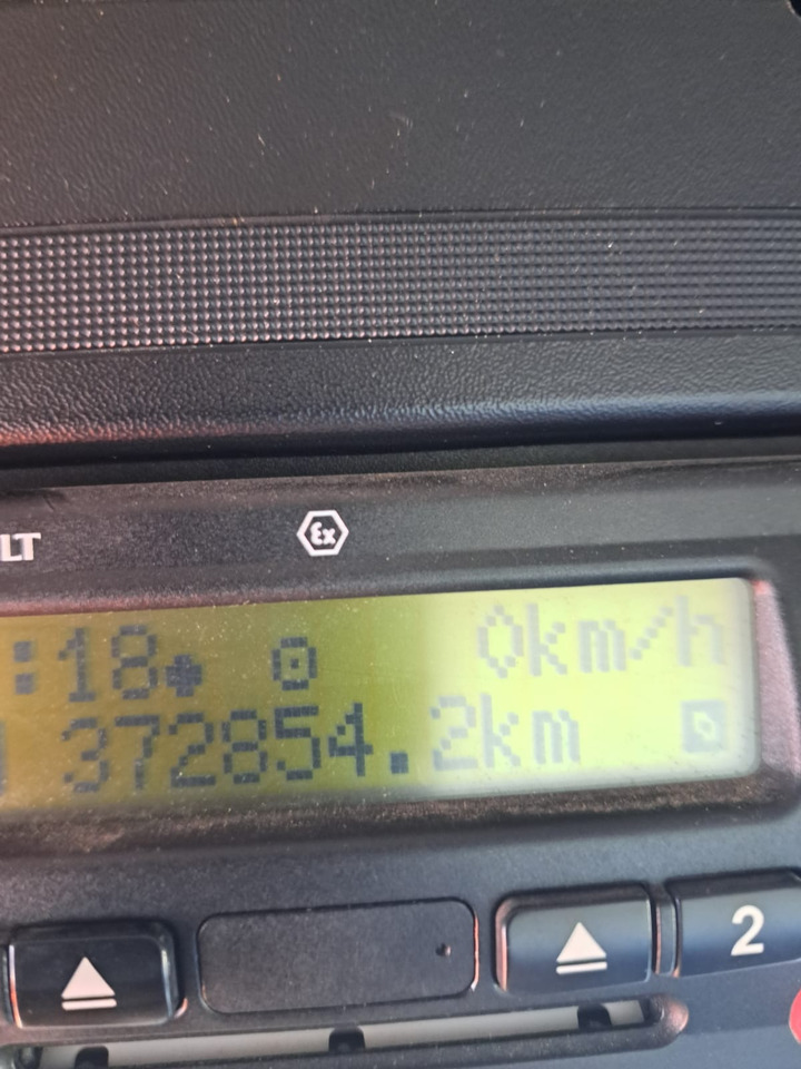 RENAULT MIDLUM 270 - Cisterna camión: foto 2 RENAULT MIDLUM 270 - Cisterna camión: foto 2