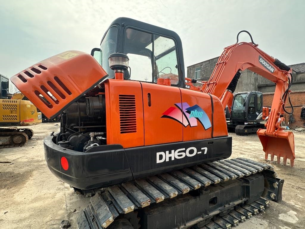 Doosan DH 60-7 - Excavadora de cadenas: foto 1 Doosan DH 60-7 - Excavadora de cadenas: foto 1