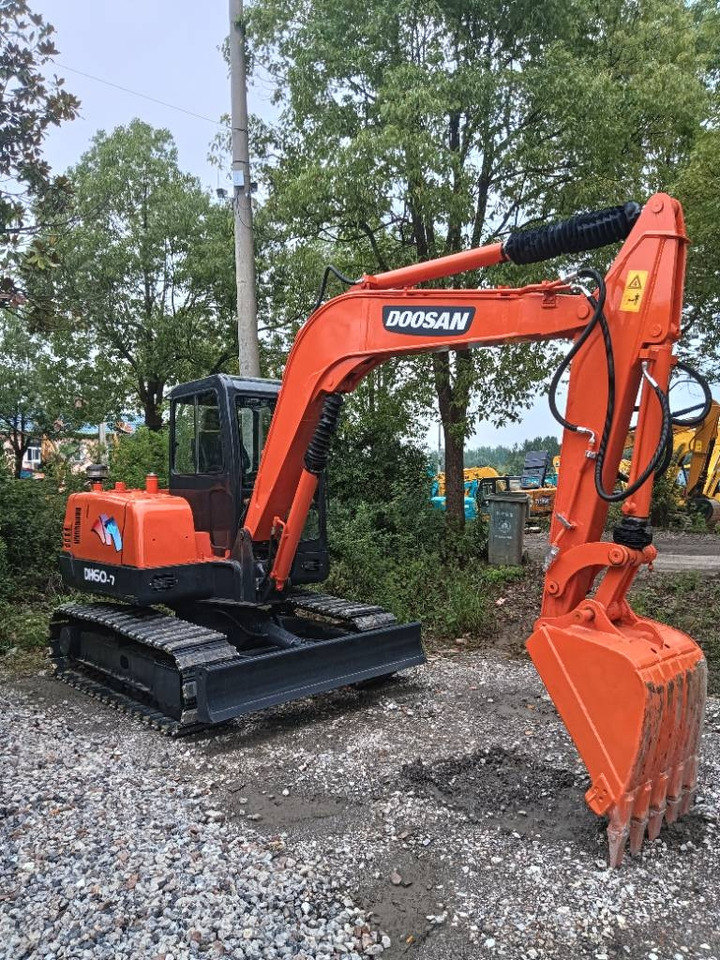 Doosan DH 60 - Excavadora de cadenas: foto 1 Doosan DH 60 - Excavadora de cadenas: foto 1