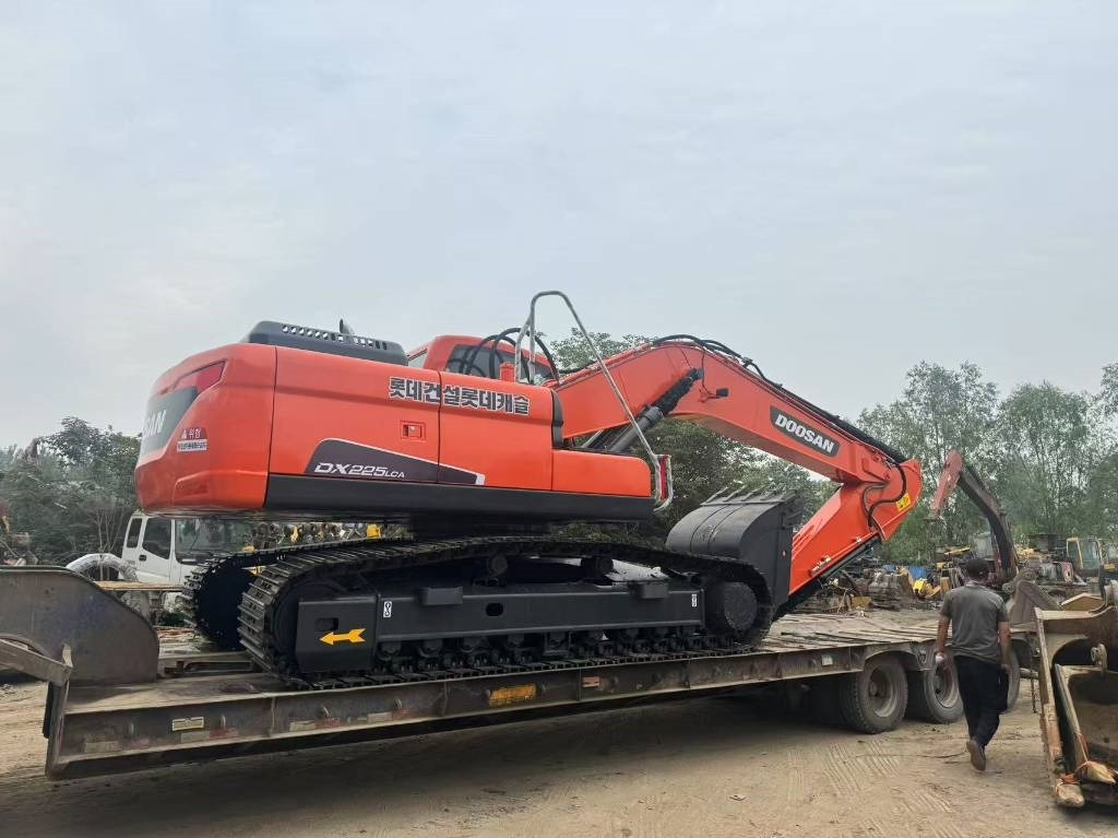 Doosan DX 225 LCA - Excavadora de cadenas: foto 1 Doosan DX 225 LCA - Excavadora de cadenas: foto 1