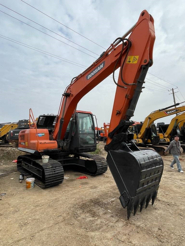 Doosan dx150 - Excavadora de cadenas: foto 1 Doosan dx150 - Excavadora de cadenas: foto 1