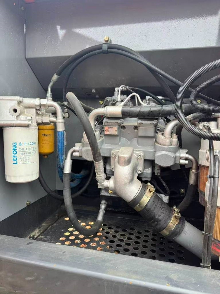 Hitachi ZX 200 - Excavadora de cadenas: foto 4 Hitachi ZX 200 - Excavadora de cadenas: foto 4