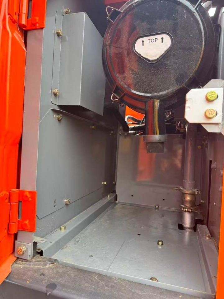 Excavadora de cadenas Hitachi ZX 200: foto 8