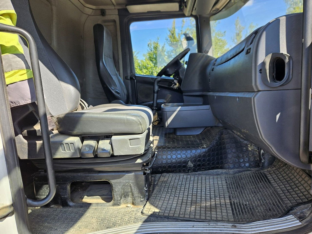 Volquete camión Scania R420 8x4 - Tipper - full spring - 2007 year: foto 23 Volquete camión Scania R420 8x4 - Tipper - full spring - 2007 year: foto 23