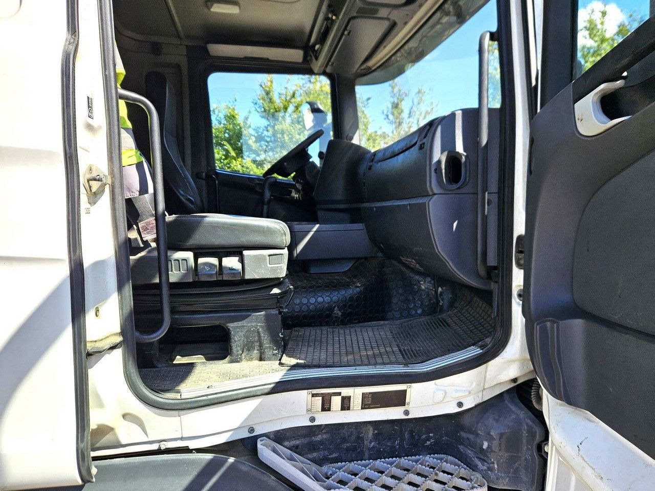 Volquete camión Scania R420 8x4 - Tipper - full spring - 2007 year: foto 24 Volquete camión Scania R420 8x4 - Tipper - full spring - 2007 year: foto 24