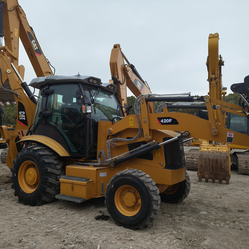 Retroexcavadora CATERPILLAR 420F: foto 1