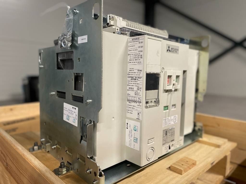 Mitsubishi Circuit breaker 4000A - AE4000-SWA 4P - DPX-12648 - Maquinaria de construcción: foto 2 Mitsubishi Circuit breaker 4000A - AE4000-SWA 4P - DPX-12648 - Maquinaria de construcción: foto 2