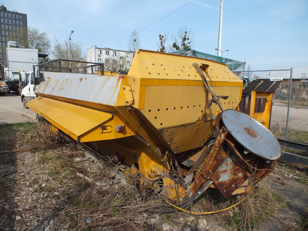 Zabudowa piaskarki ECON CMZCMCB - 2004 - 5m3 - Hydromotor - Esparcidor de sal: foto 1 Zabudowa piaskarki ECON CMZCMCB - 2004 - 5m3 - Hydromotor - Esparcidor de sal: foto 1