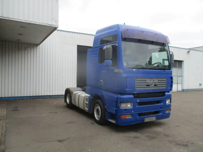MAN TGA , FOR PARTS ONLY , NO ENGINE AND GEARBOX - Cabeza tractora: foto 4 MAN TGA , FOR PARTS ONLY , NO ENGINE AND GEARBOX - Cabeza tractora: foto 4