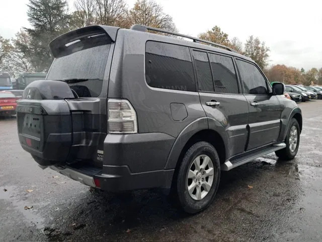 Mitsubishi Pajero GLS 3.5 - V6 , 4x4 , 7 Pers., Full Option - Coche: foto 3 Mitsubishi Pajero GLS 3.5 - V6 , 4x4 , 7 Pers., Full Option - Coche: foto 3