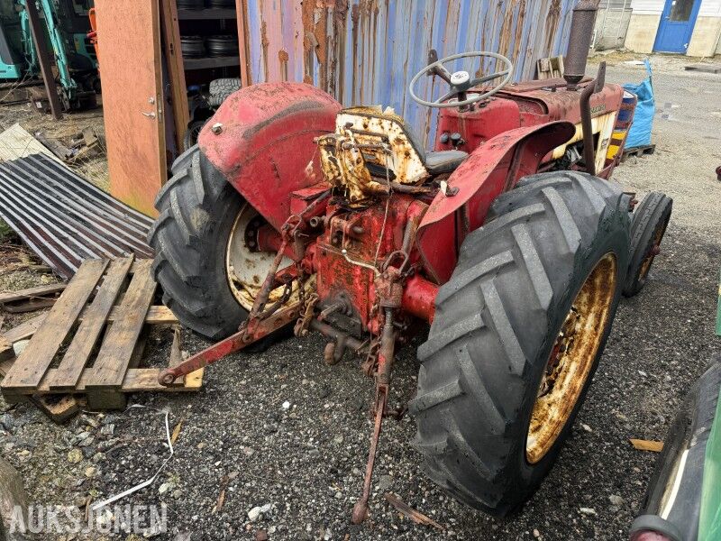 1971 McCormick Farmall 434 - Tractor: foto 2 1971 McCormick Farmall 434 - Tractor: foto 2