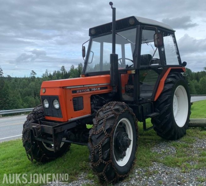 1982 Zetor 7045 MVA-FRI 4X4 SKJÆR KJETTING KUN 1530 TIMER - Tractor: foto 1 1982 Zetor 7045 MVA-FRI 4X4 SKJÆR KJETTING KUN 1530 TIMER - Tractor: foto 1