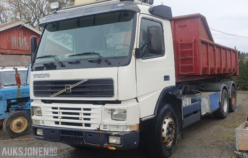 2000 Volvo FM-12 MED KASSE OG MASKINFLAK - Multibasculante camión: foto 1 2000 Volvo FM-12 MED KASSE OG MASKINFLAK - Multibasculante camión: foto 1