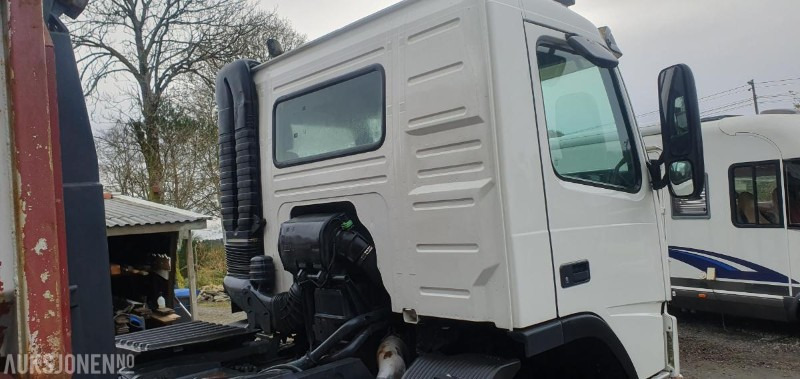 2000 Volvo FM-12 MED KASSE OG MASKINFLAK - Multibasculante camión: foto 4 2000 Volvo FM-12 MED KASSE OG MASKINFLAK - Multibasculante camión: foto 4