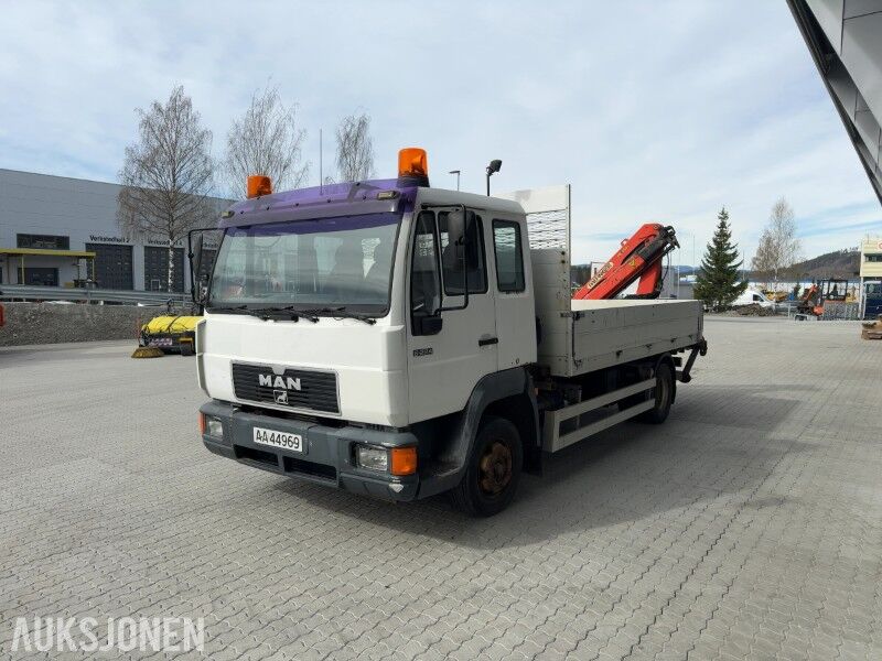 2001 MAN 8.224 LLC planbil med kran og 3-veis tipp. - Camión grúa: foto 1 2001 MAN 8.224 LLC planbil med kran og 3-veis tipp. - Camión grúa: foto 1