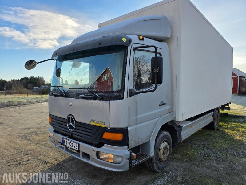 2001 Mercedes-Benz 817L/42 ATEGO SKAPBIL 36m³ MED LASTELEM - Camión caja cerrada: foto 1 2001 Mercedes-Benz 817L/42 ATEGO SKAPBIL 36m³ MED LASTELEM - Camión caja cerrada: foto 1