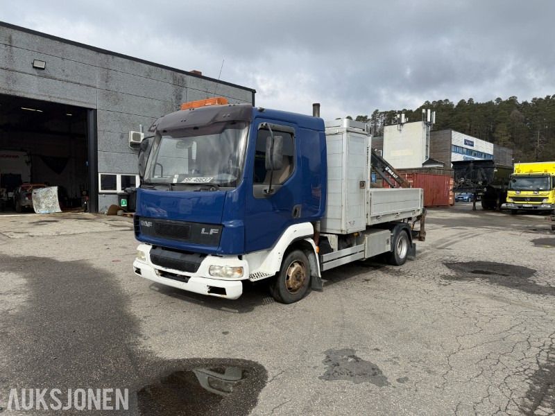 2003 DAF LF 45 MED HIAB 027 KRAN – 2-VEIS TIPP – EU-GODKJENT – 147.000 KM - Camión grúa: foto 1 2003 DAF LF 45 MED HIAB 027 KRAN – 2-VEIS TIPP – EU-GODKJENT – 147.000 KM - Camión grúa: foto 1
